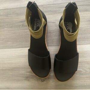 Sorel Black and Olive Green Ankle-Strap Sandals